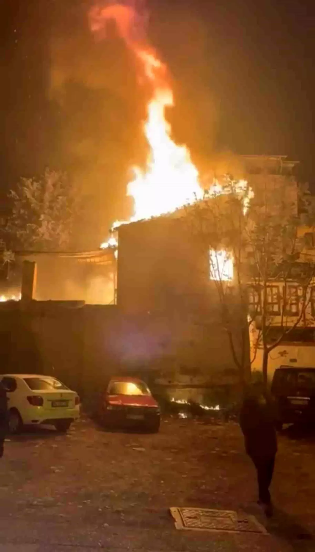 Bursa\'da Tarihi Evde Yangın Çıktı