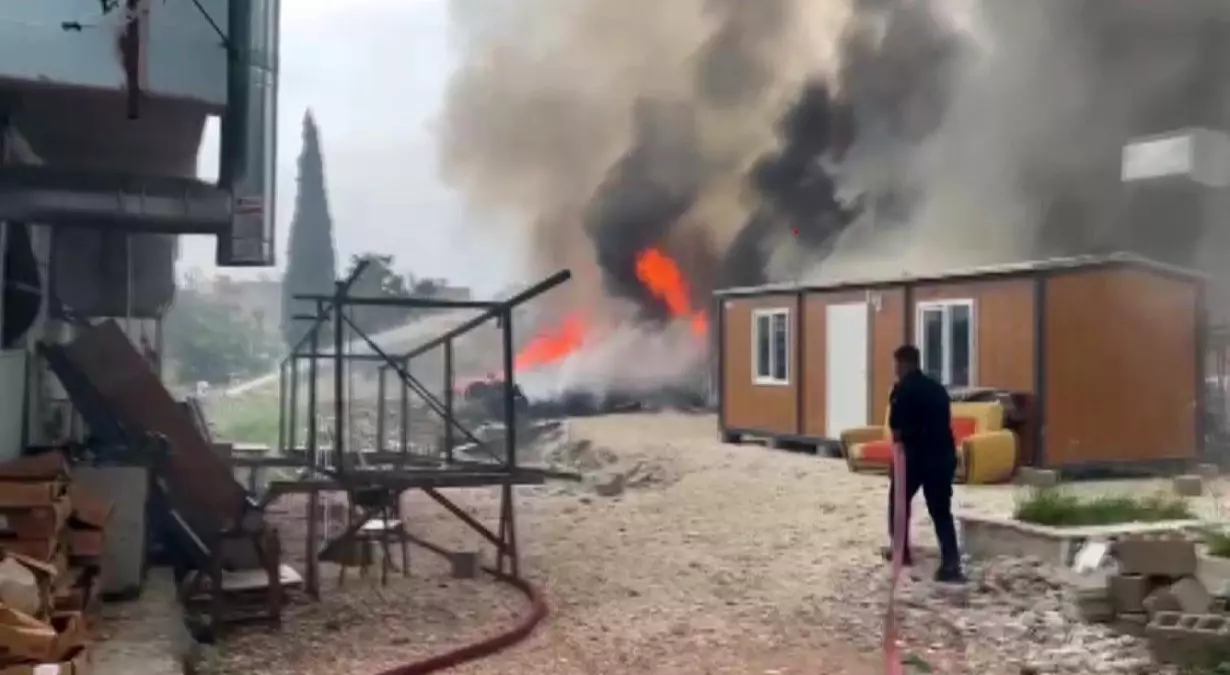 Antakya\'da Depremzedelere Yangın!