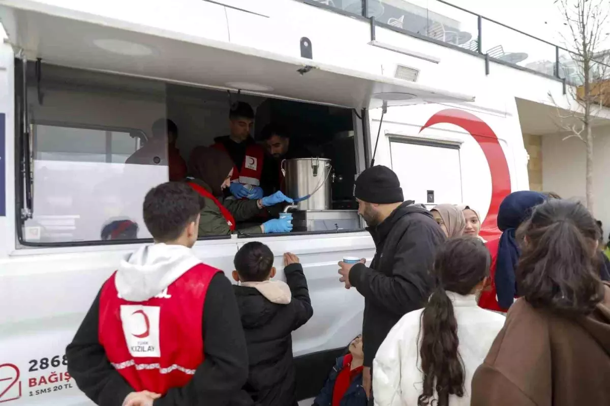 Kızılay Depremzedelere Beslenme Desteği Sağlıyor