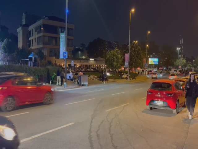 İstanbul'daki 4.3 büyüklüğündeki depremin ardından halk sokaklara çıktı