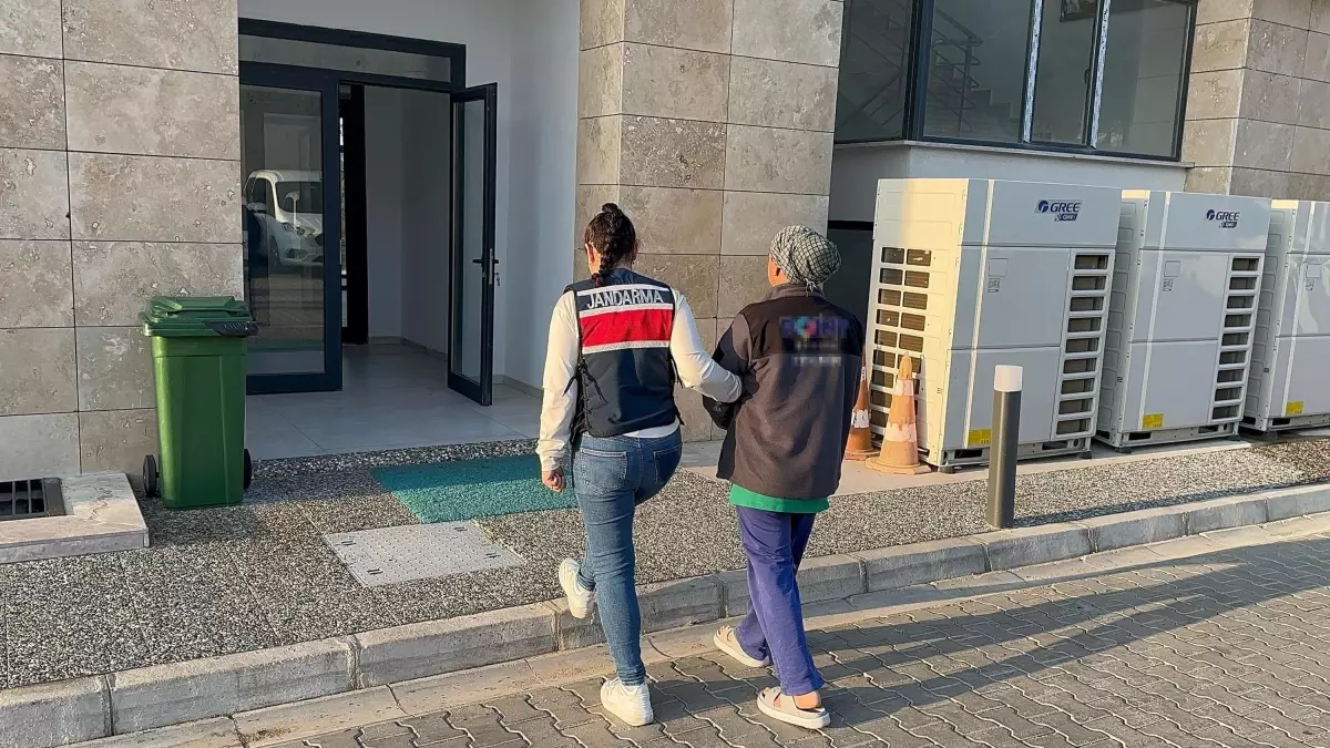 İzmir\'de PKK Terör Örgütüne Operasyon: 4 Gözaltı