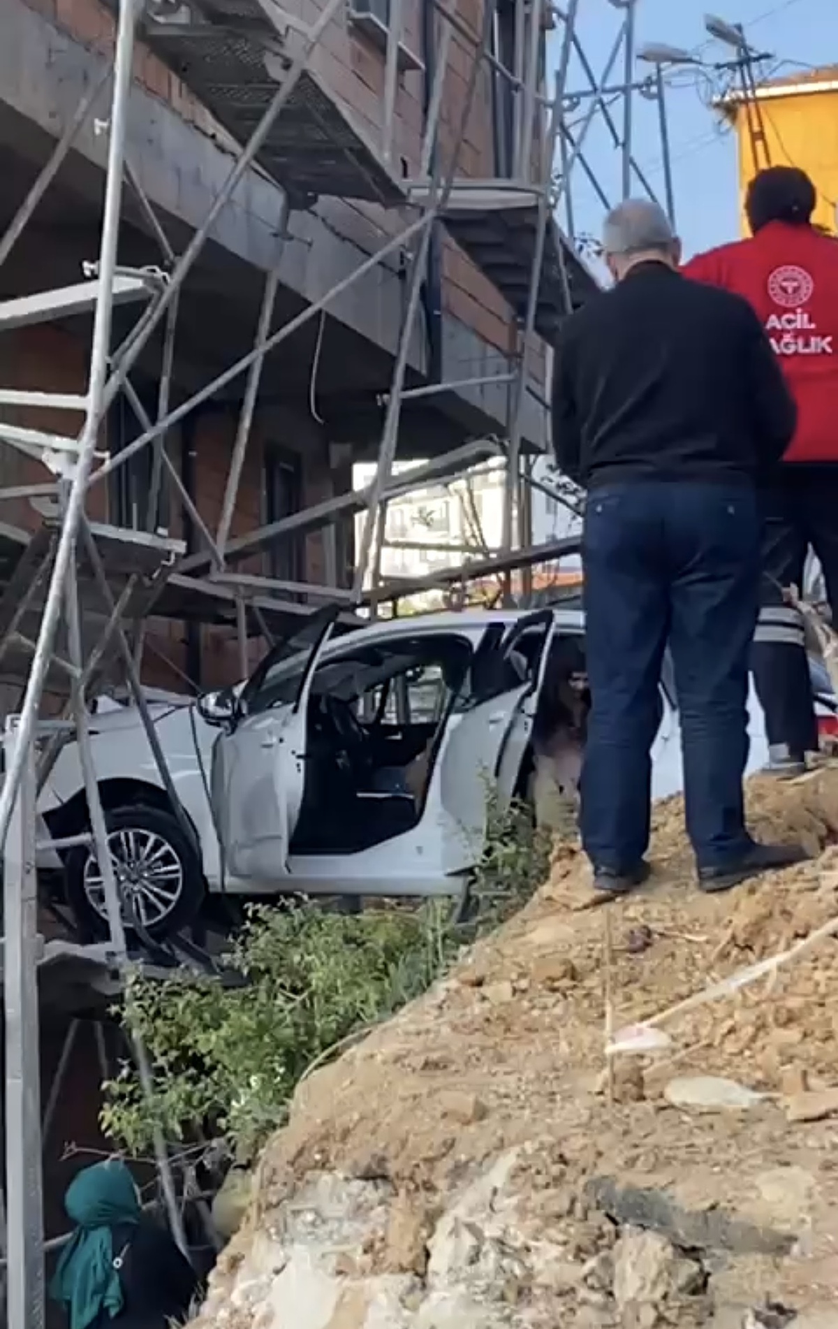 Kartal\'da Araç İnşaat Boşluğuna Düştü