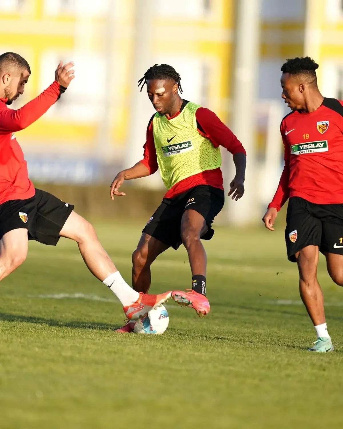 Kayserispor Rizespor\'u Ağırlıyor