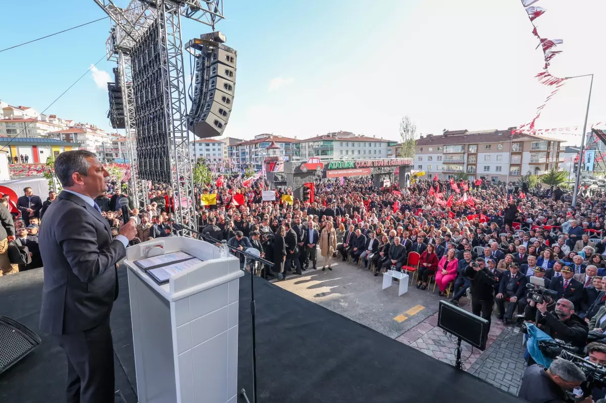 Özgür Özel: Eğitim Hakkı İçin Mücadele Verdik