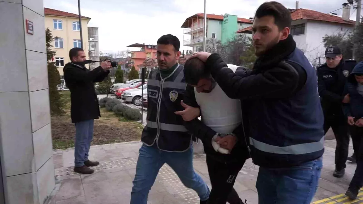 Burdur\'da cinayet davasında gergin anlar