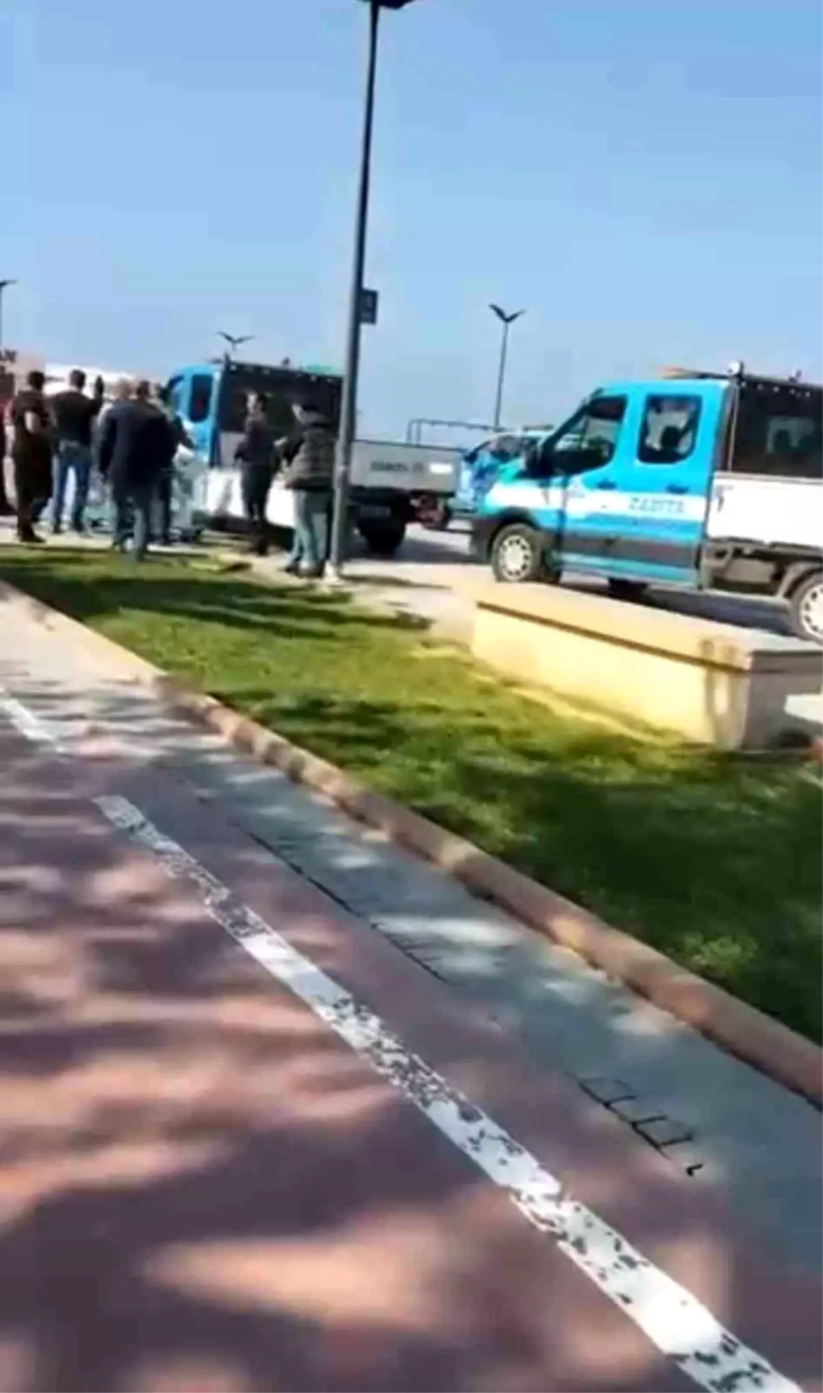 Bursa\'da Seyyar Satıcılara Büyükşehir Zabıtasından Operasyon