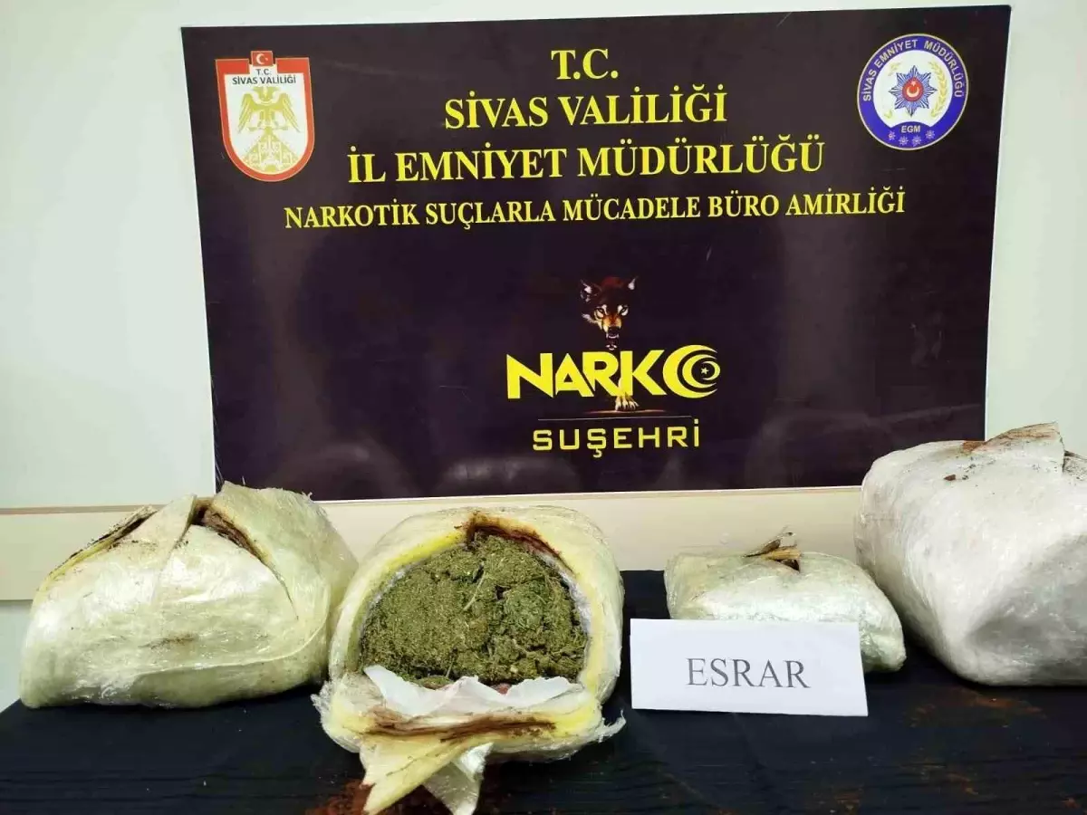 Sivas\'ta 5 Kilo Esrar Ele Geçirildi