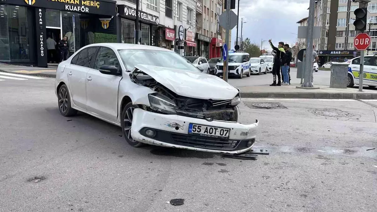 Sivas\'ta Hafif Kaza: Bir Yaralı