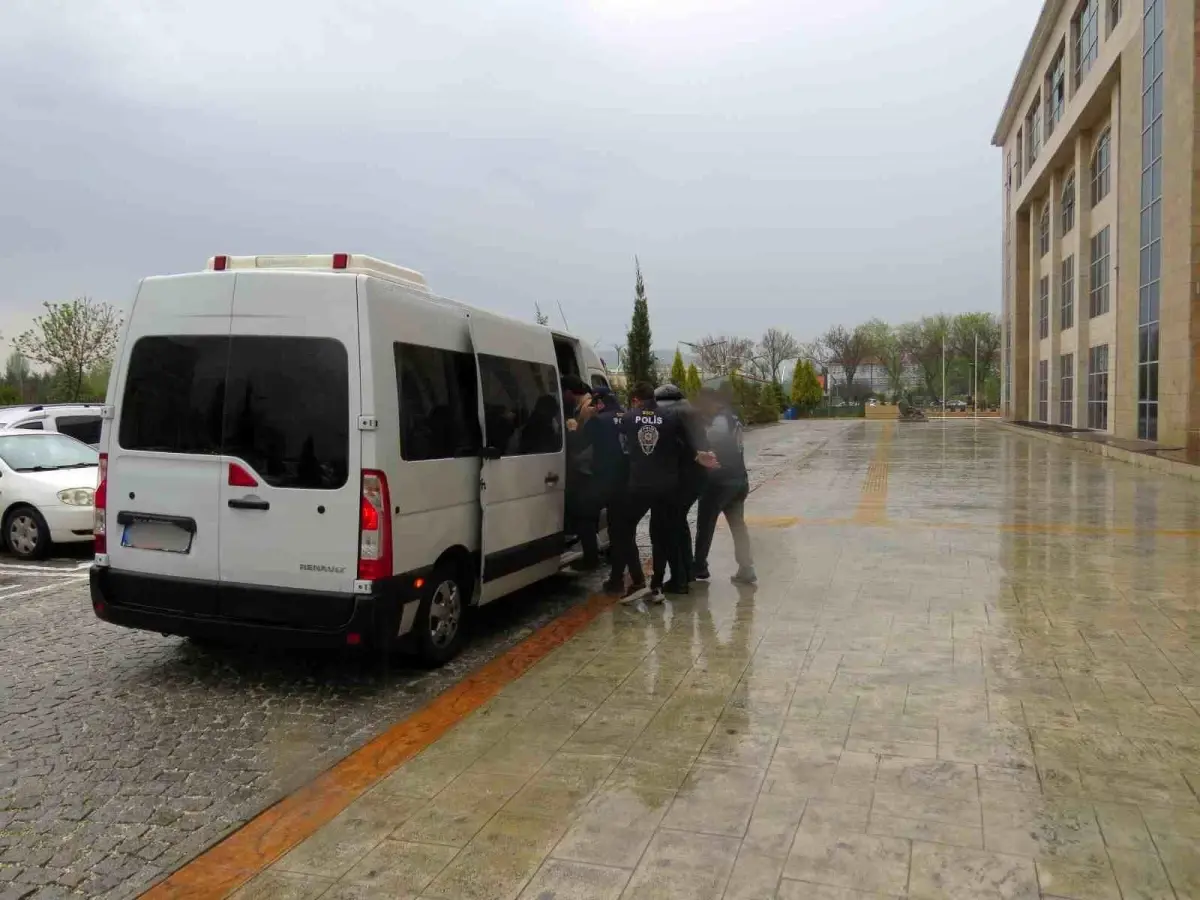 Uşak\'ta Yasa Dışı Operasyon: 3 Tutuklama