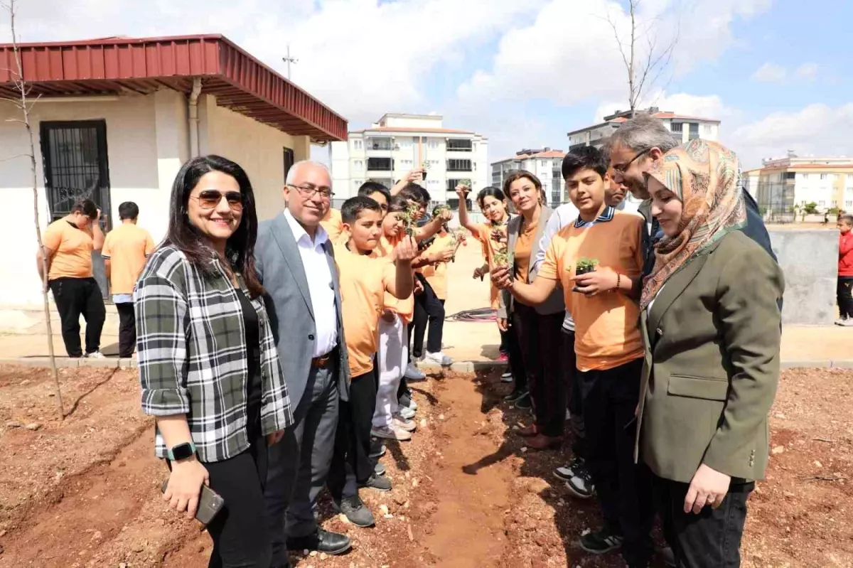 Yeşil Okullar Projesi: Fide Dikimi ve Doğal Sabun Yapımı