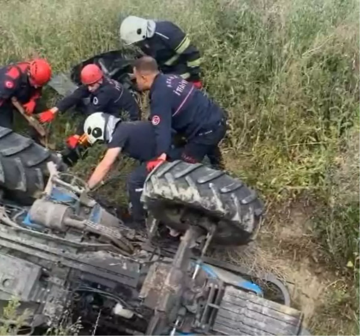 Adana\'da Traktör Devrildi: 1 Ölü