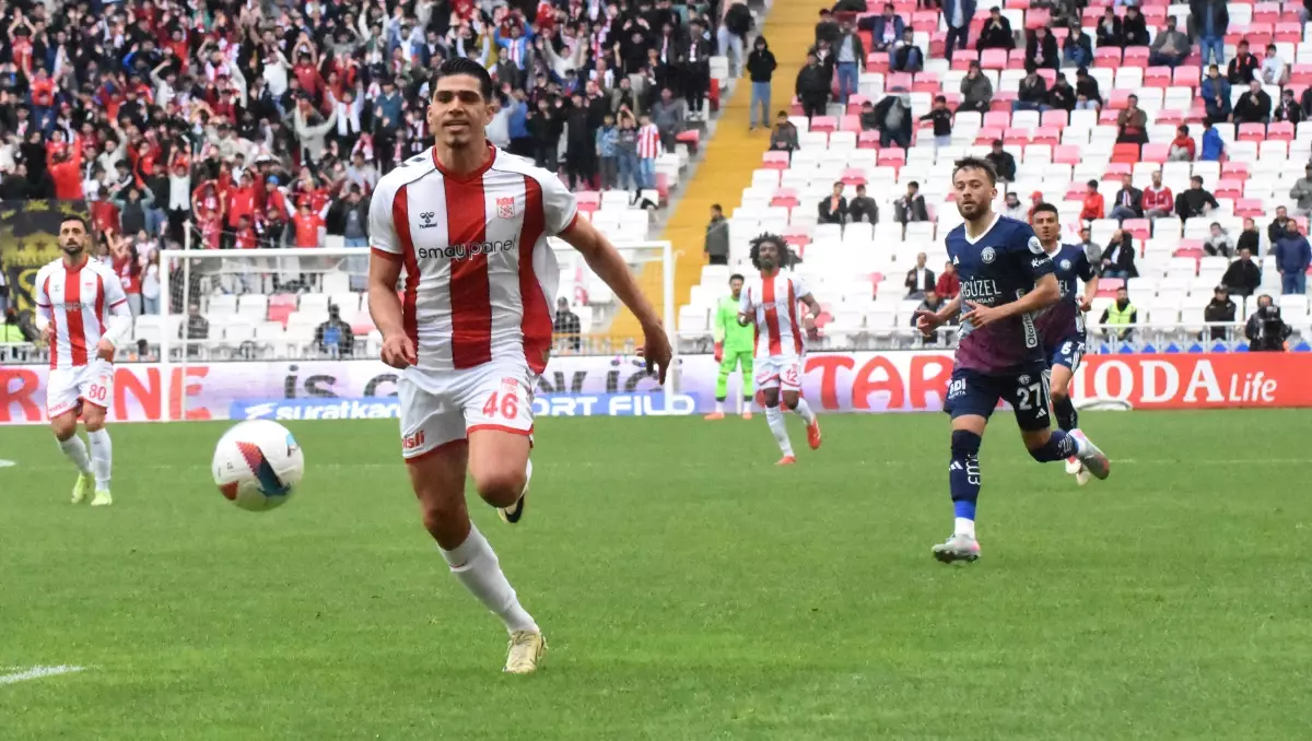 Sivasspor, Antalyaspor\'u 2-0 Mağlup Etti