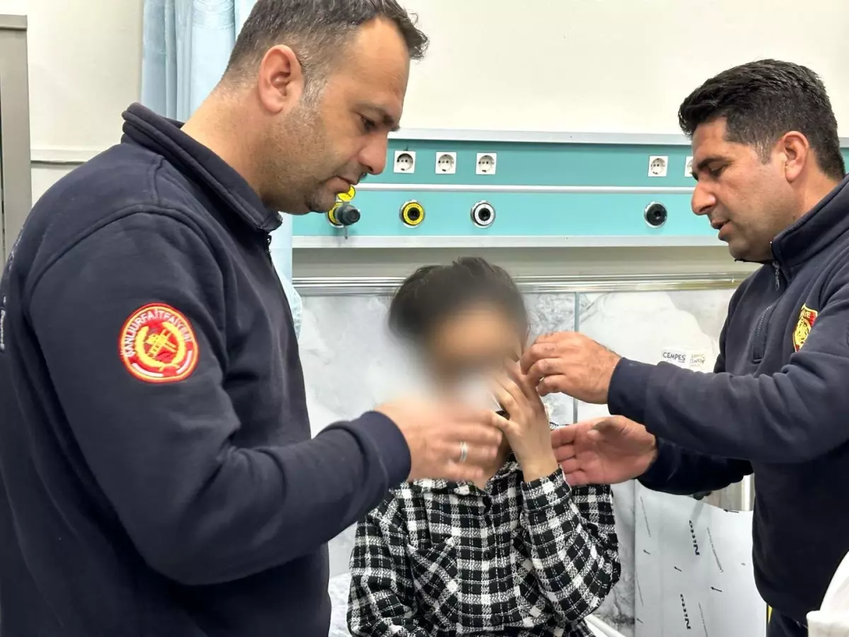 Şanlıurfa\'da Kızın Göz Kapağı Fermuara Sıkıştı