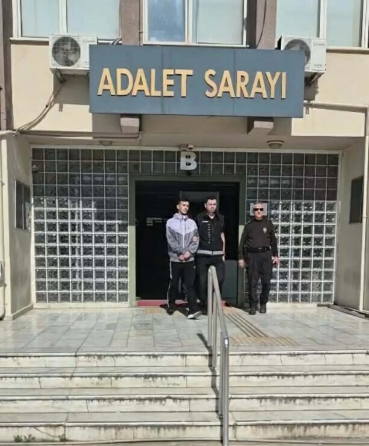 Uyuşturucu Operasyonunda Veteriner Gözaltına Alındı