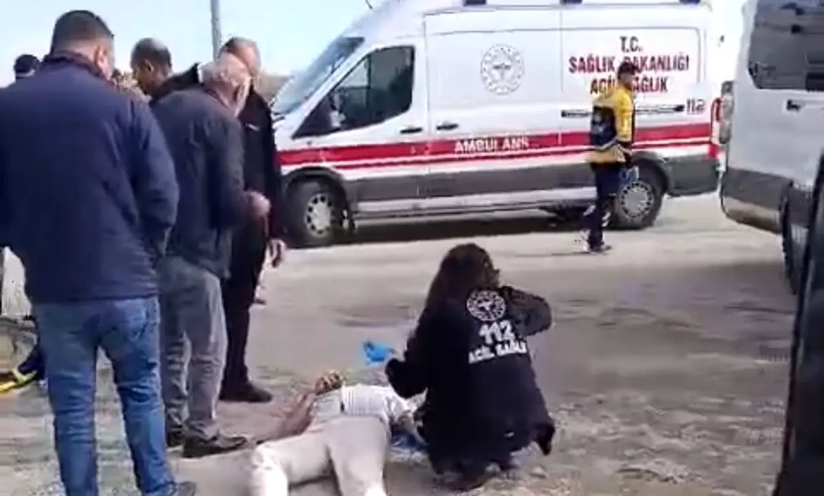 Gaziantep\'te işçi servisi ile tır çarpıştı: 9 yaralı