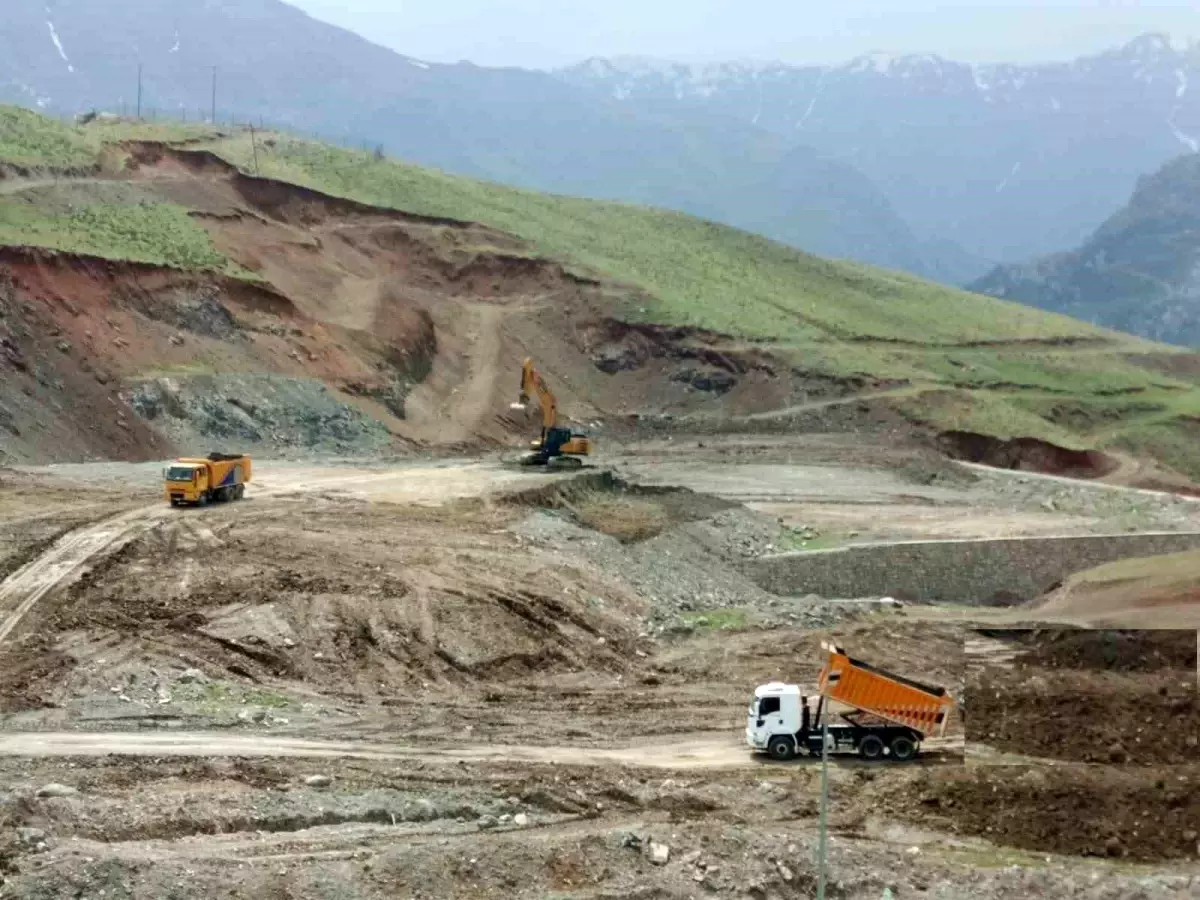 Hakkari\'de İkinci Futbol Stadı Müjdesi