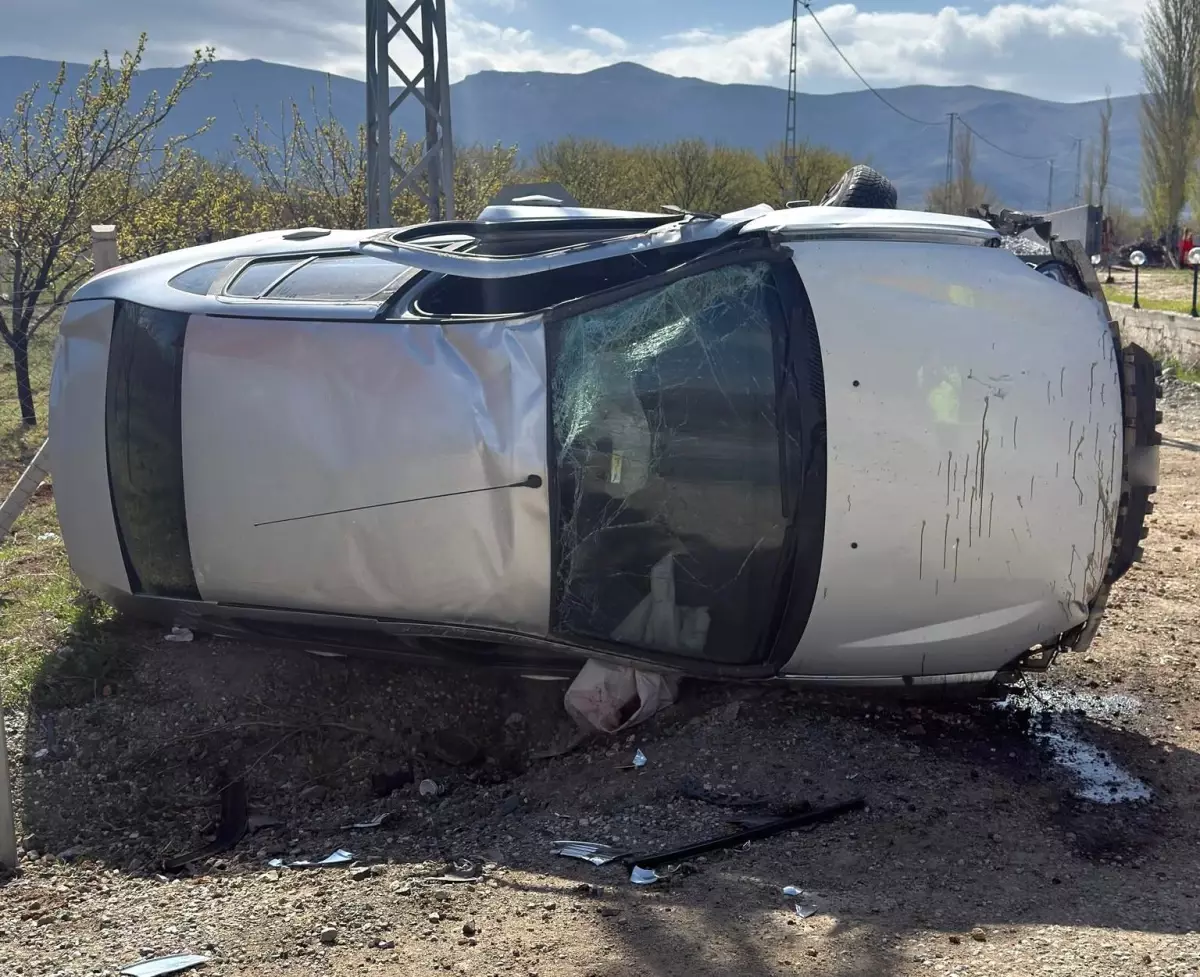 Malatya\'da Takla Atan Araçta Sürücü Yaralandı