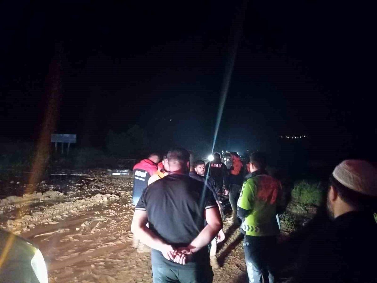 Siirt\'te Sağanak Yağış Sel ve Trafik Sorununa Neden Oldu