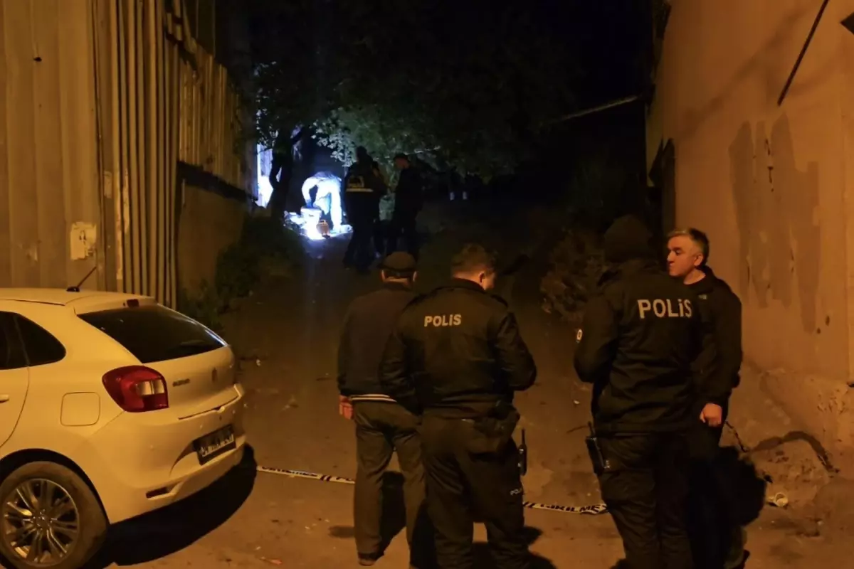 Sokakta başından vurulmuş halde kadın cesedi bulundu