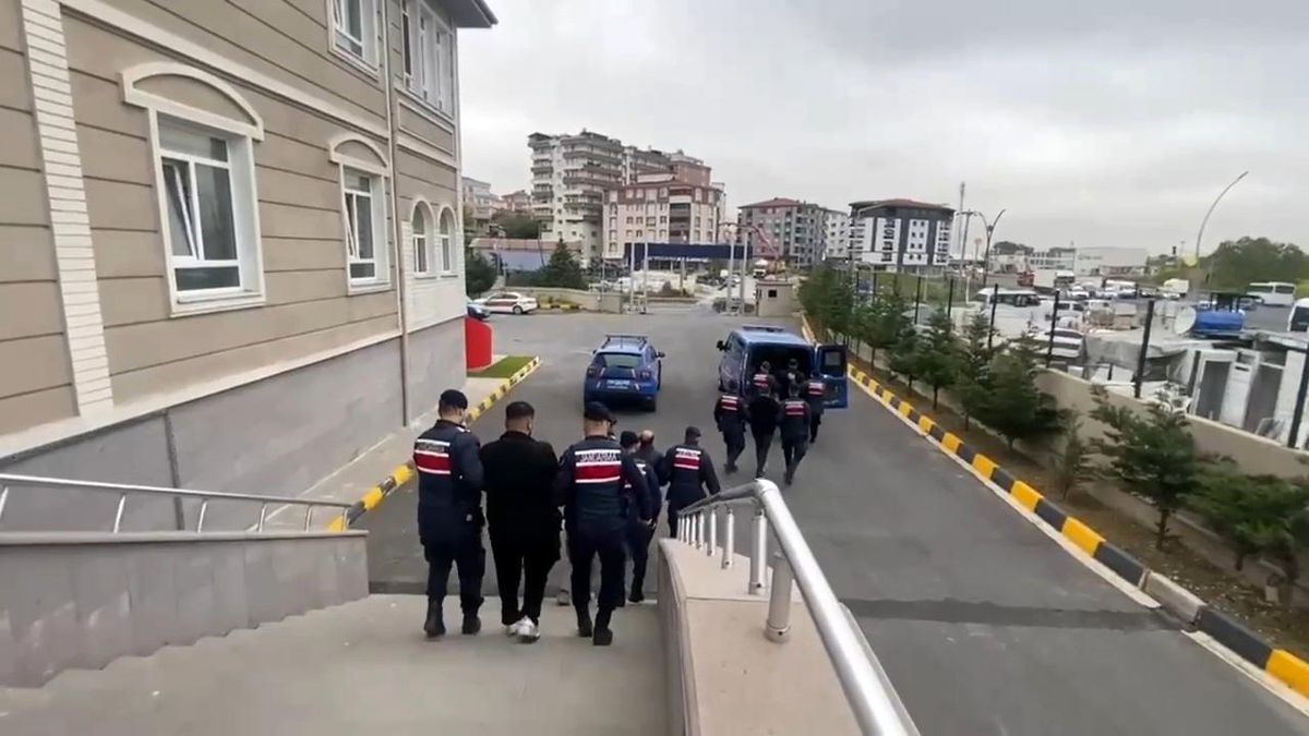 Sosyal Medyada Şantaj Yapan 5 Kişi Yakalandı