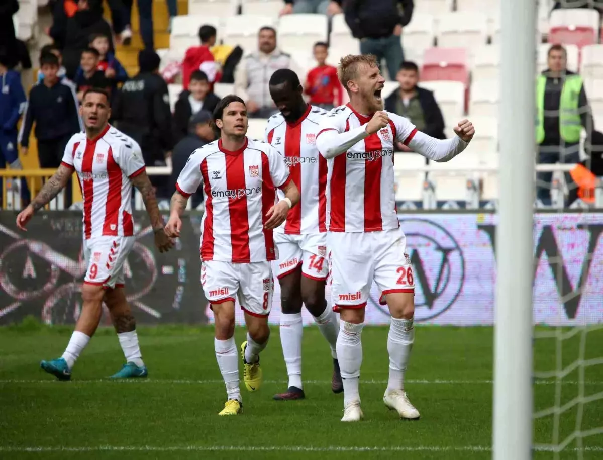 Sivasspor, Antalyaspor\'u 2-1 Yenerek Galip Geldi