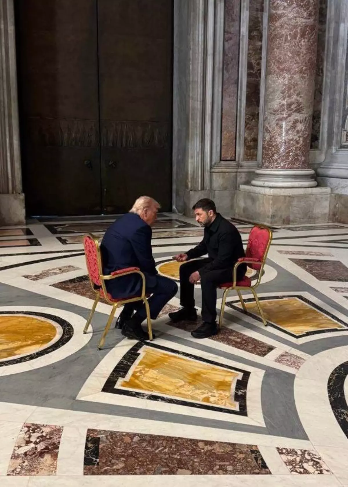 Zelenskiy ve Trump\'tan Ateşkes Görüşmesi
