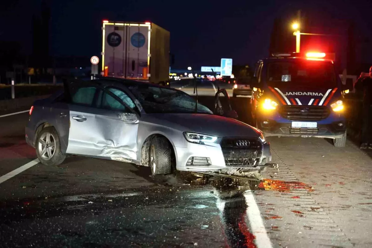 Aksaray\'da Takla Atan Otomobilde 2 Yaralı