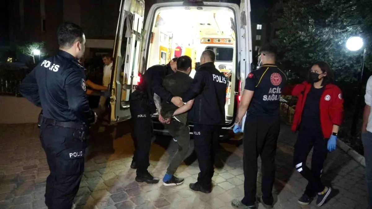 Antalya\'da İkna Çabaları: Genç Ailesini Kilitledi