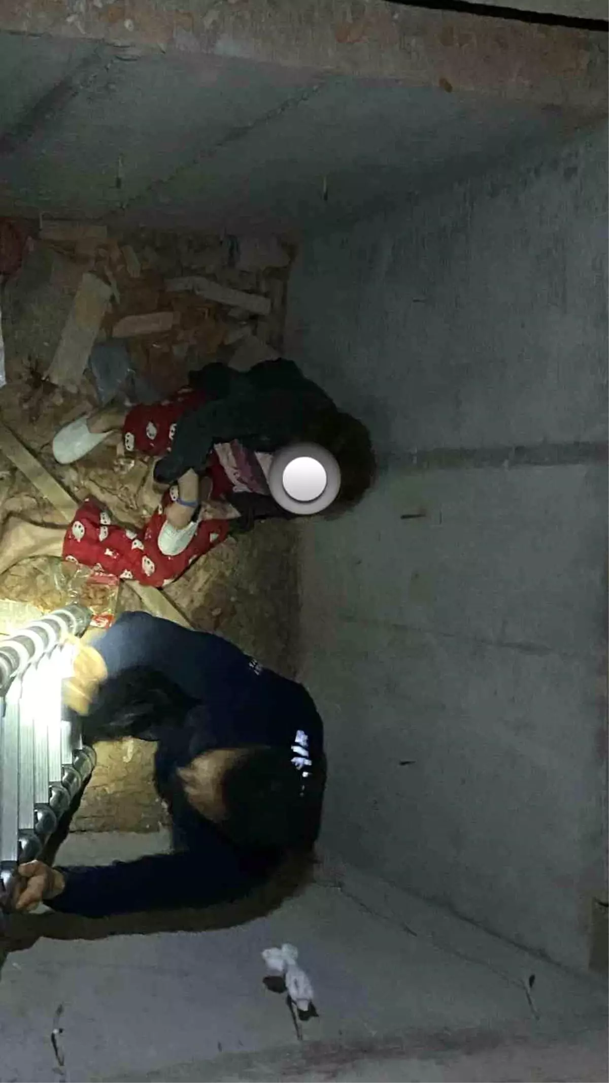 Balıkesir\'de asansör boşluğuna düşen kadın kurtarıldı