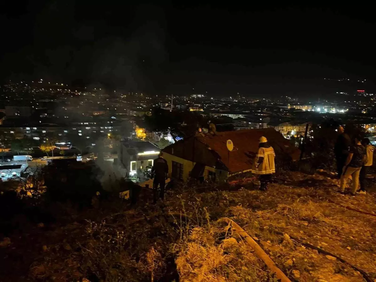 Gemlik\'te Odunluk Yangını Paniğe Neden Oldu