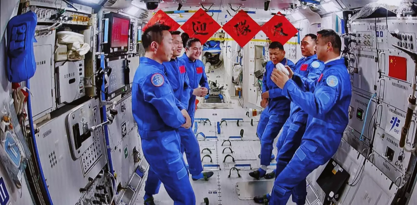 Shenzhou-19 Misyonu Görev Teslimini Tamamladı