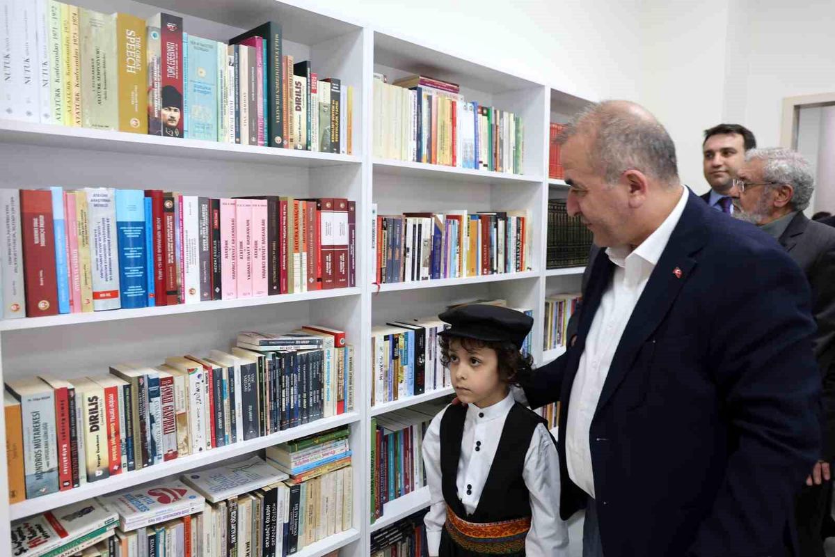 Elazığ\'da şehit öğretmen Adnan Baydili\'nin adı kütüphaneye verildi