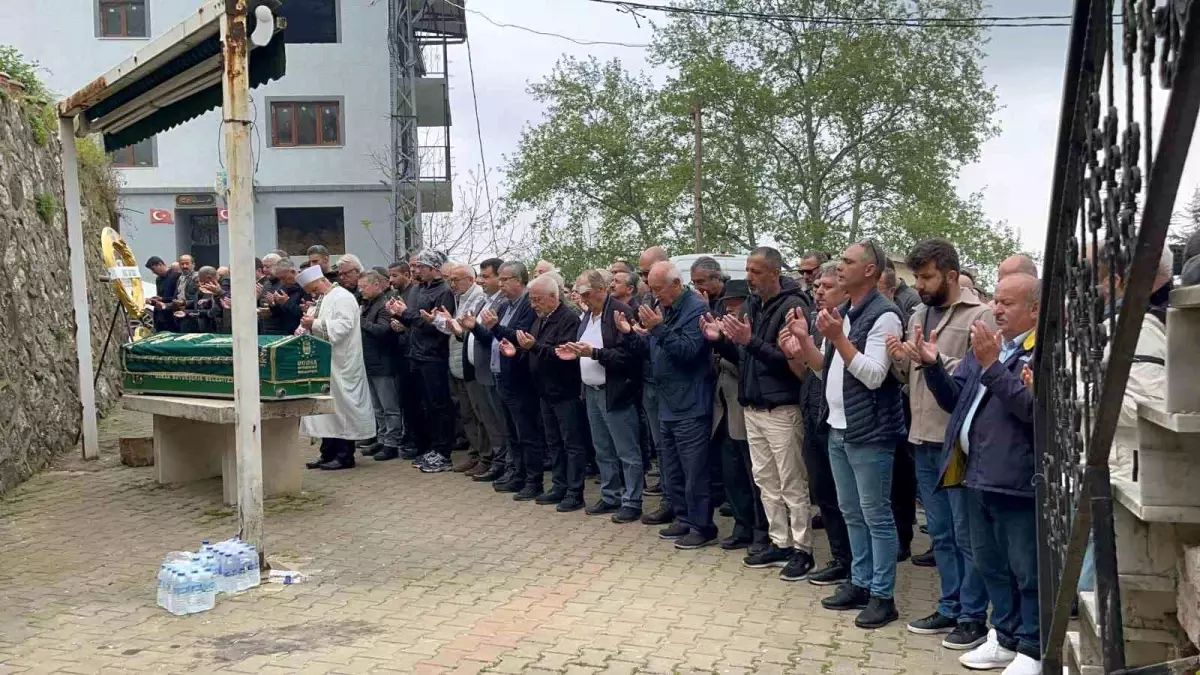 Elbruz Dağı\'nda Hayatını Kaybeden Dağcı Toprağa Verildi