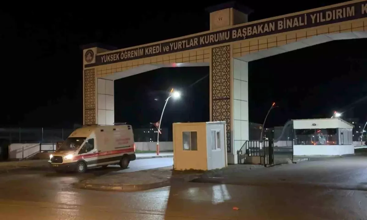 Sivas\'ta KYK Yurdunda Gıda Zehirlenmesi Şüphesi