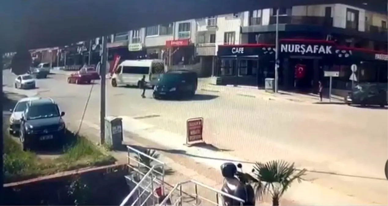 Bursa\'da Sürücüsüz Minibüs Panik Yarattı