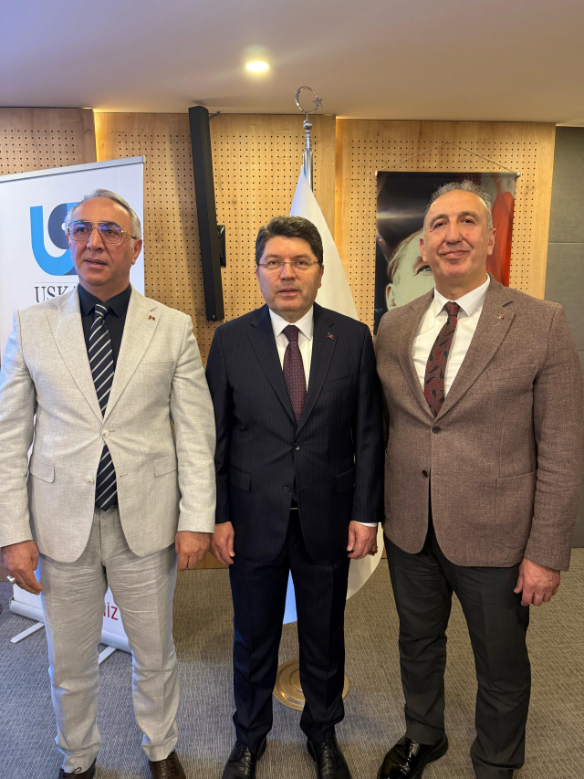 USKAİD'in genel kuruluna Adalet Bakanı Tunç'tan sürpriz ziyaret