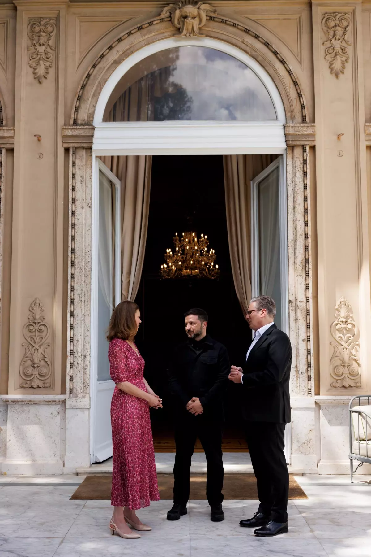 Zelenskiy ve Starmer\'dan Koşulsuz Ateşkes Vurgusu