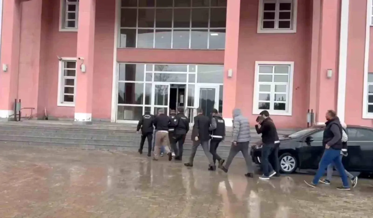 Ağrı\'da Kopya Düzenine Operasyon