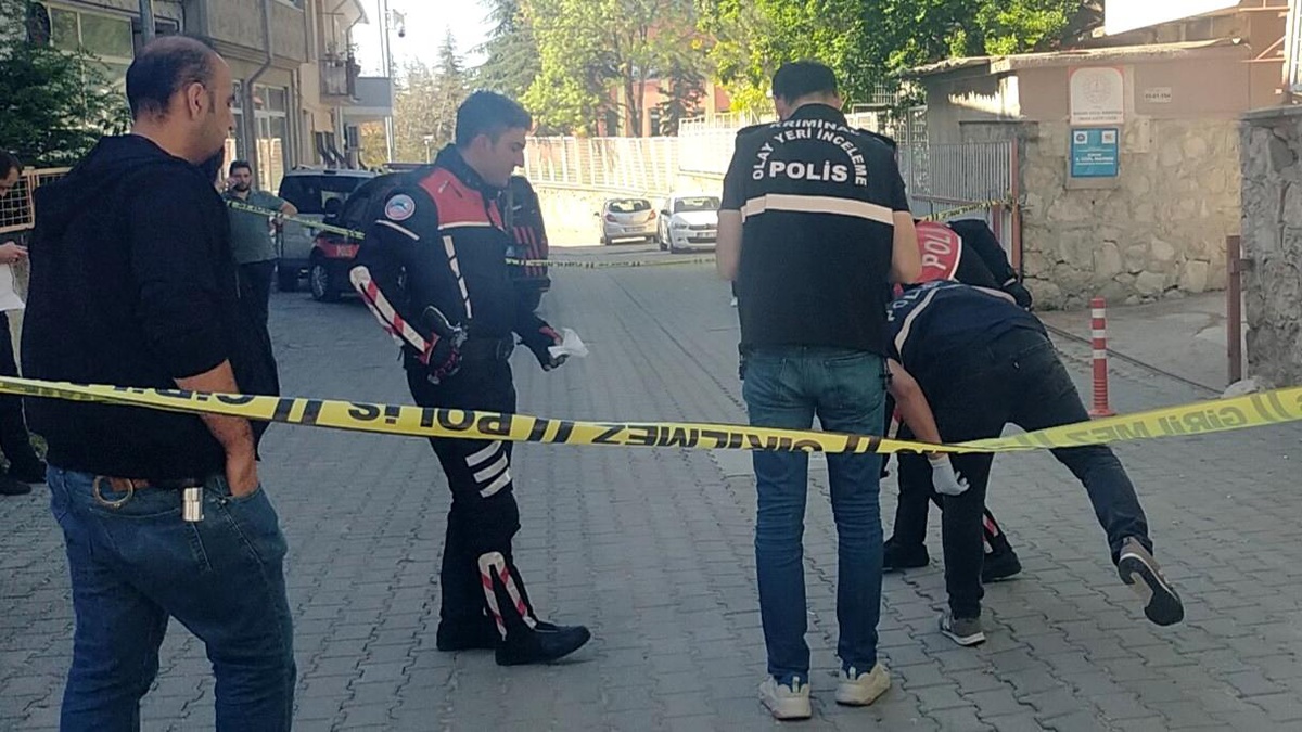 Edirne\'de Bıçaklı Kavga: 1 Öğrenci Yaralandı