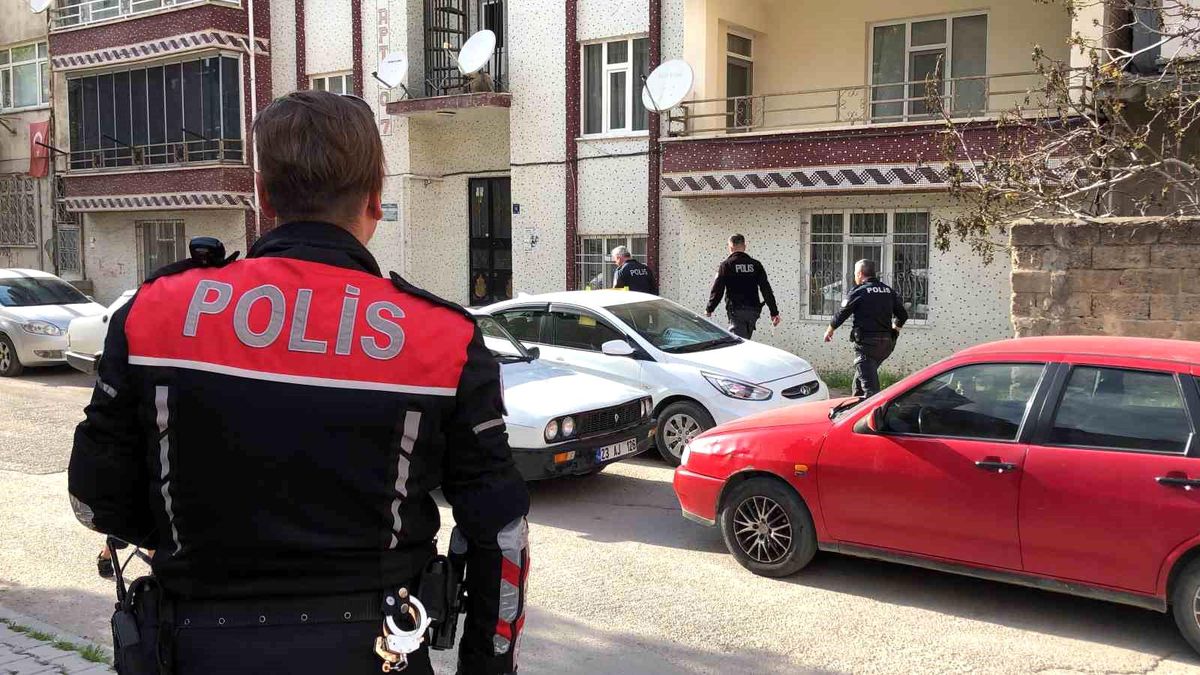Elazığ\'da Şüpheli Ölüm: 52 Yaşındaki Adam Evinde Bulundu