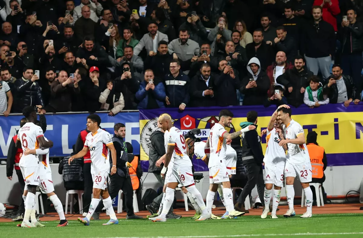 Galatasaray Eyüpspor\'u 5-1 ile Geçti