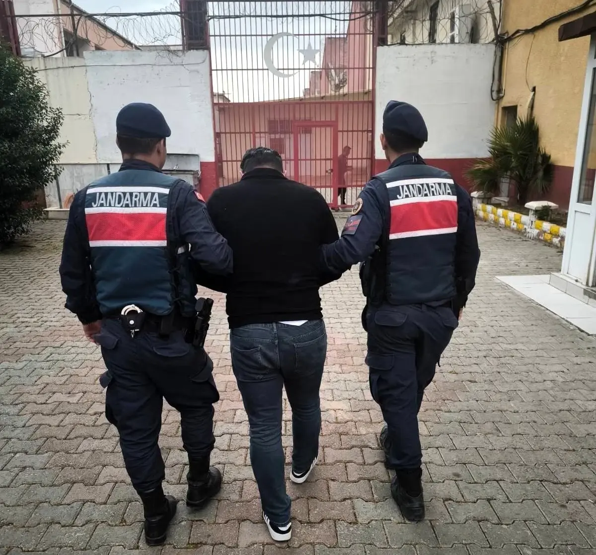 Aydın\'da Dolandırıcı Kardeşinin Kimliğiyle Yakalandı