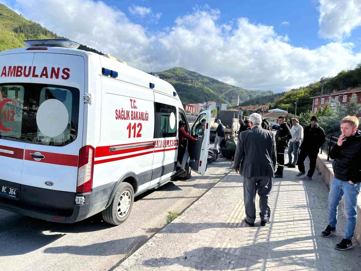 Kastamonu\'da motosiklet kamyona çarptı: 1 yaralı