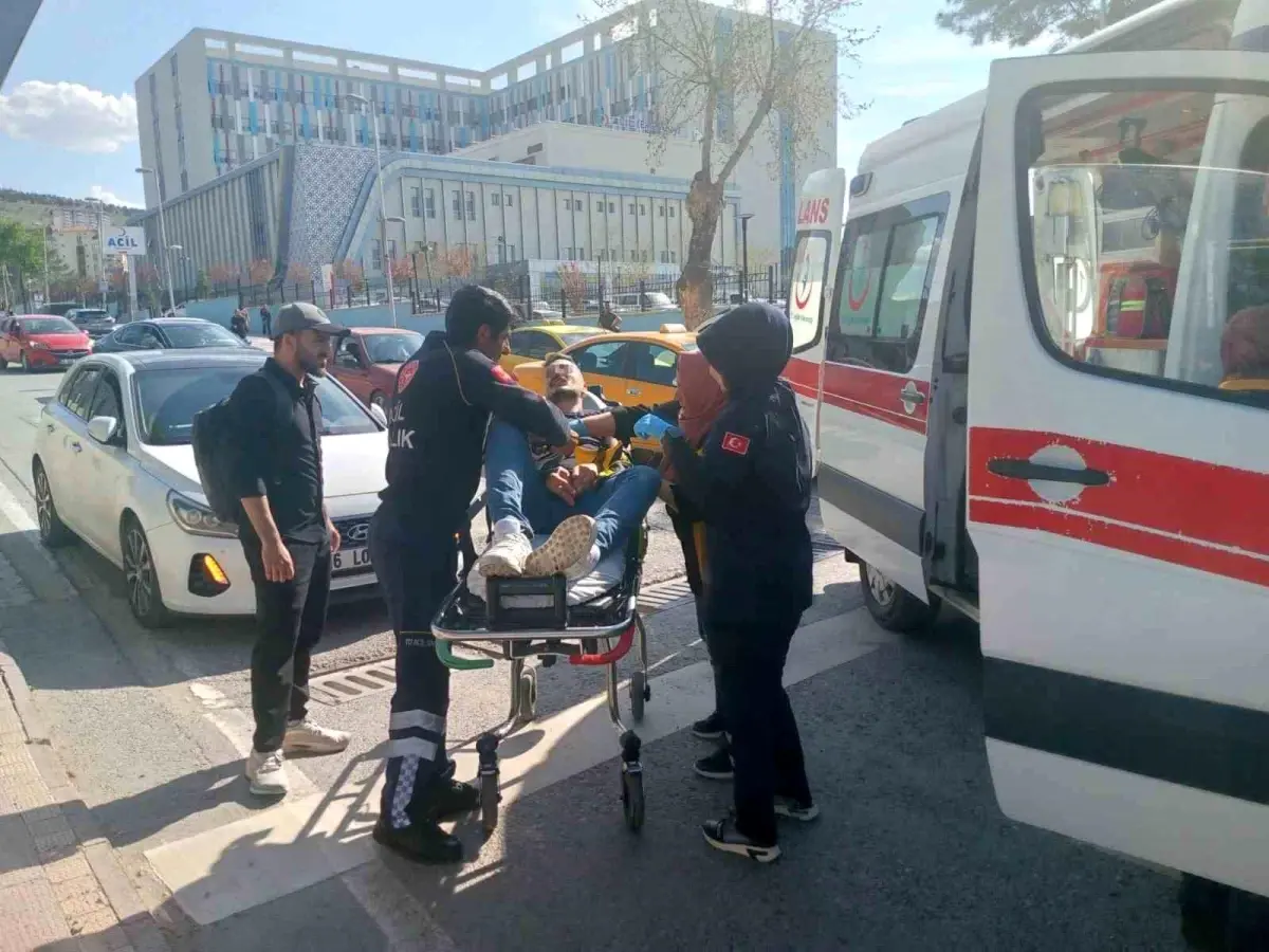 Malatya\'da Trafik Kazası: 3 Yaralı