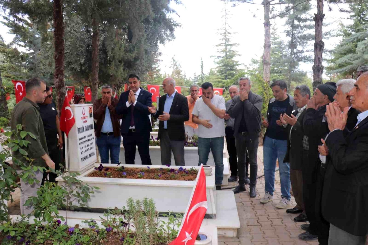 Malatya Gazi ve Şehit Aileleri Derneği\'nde bayrak değişimi