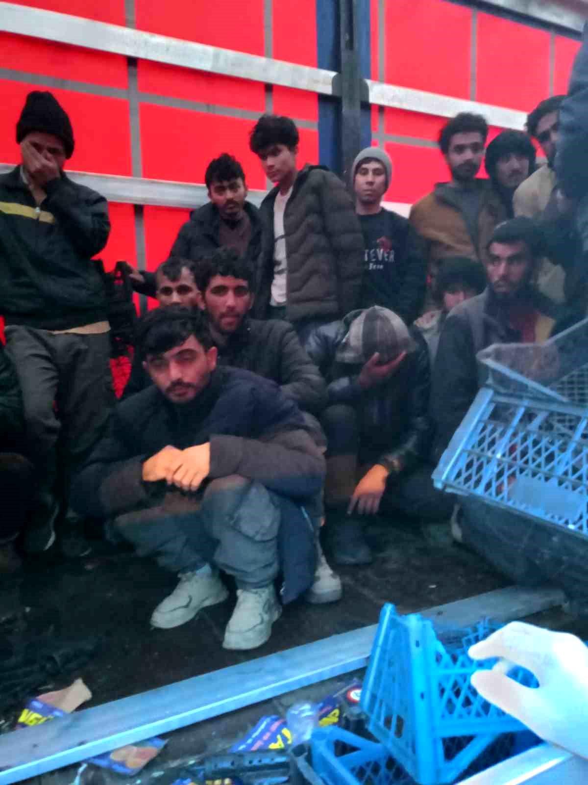 Sakarya\'da Tırda 46 Düzensiz Göçmen Yakalandı