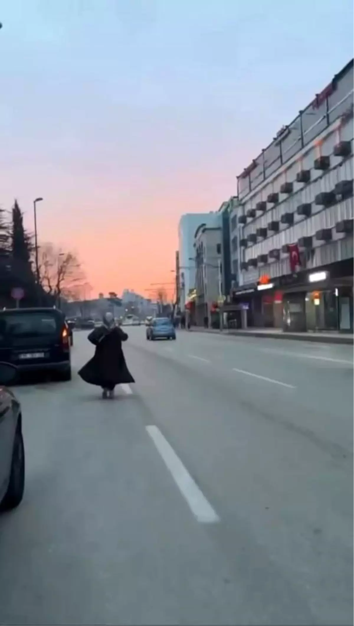 Bursa\'da Yolda Kalan Araç Şaşkınlık Yarattı