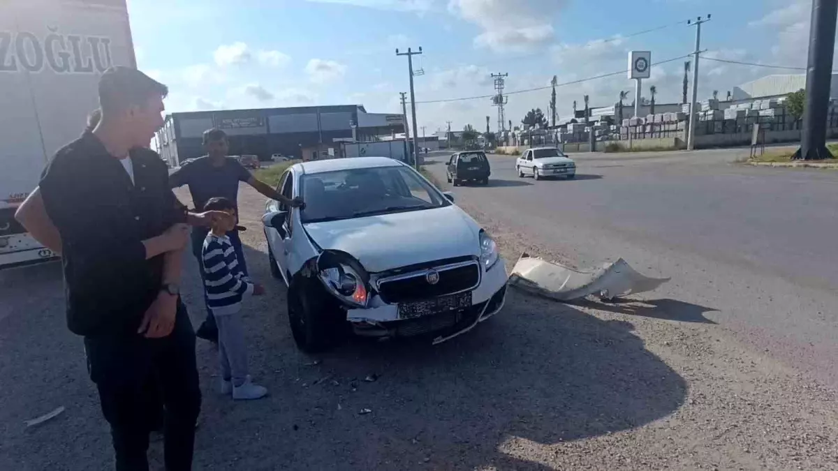 Manavgat\'ta Trafik Kazası: 2 Yaralı