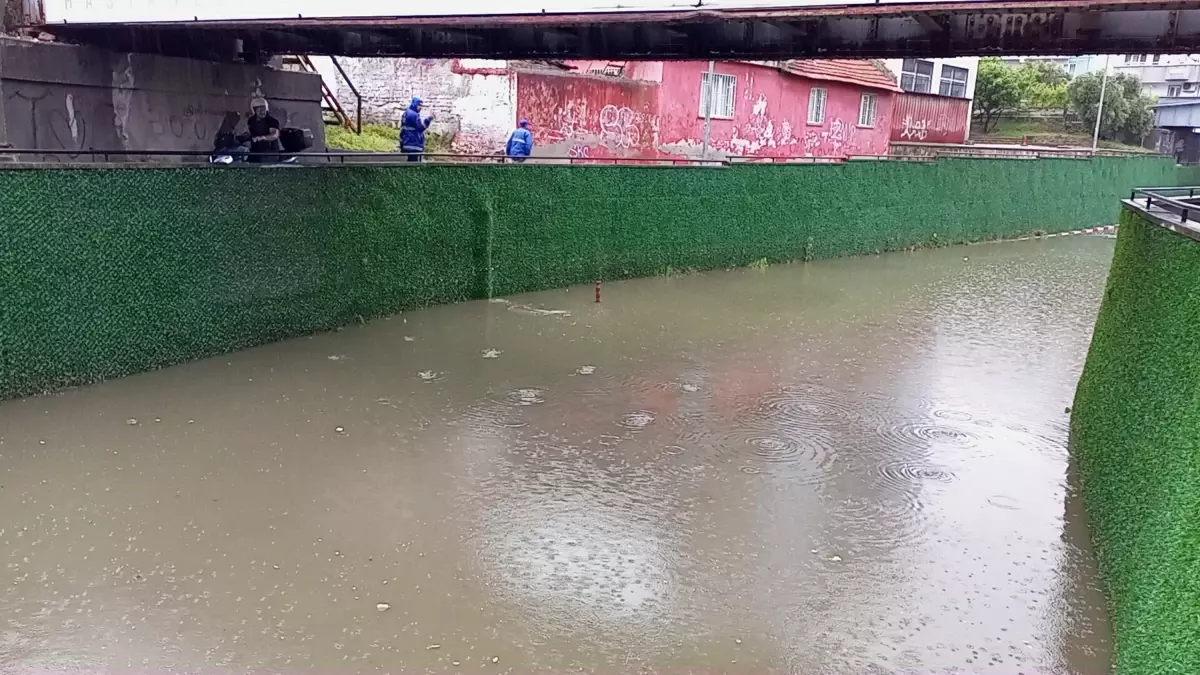 Nazilli\'de Sağanak Yağış Hayatı Olumsuz Etkiledi