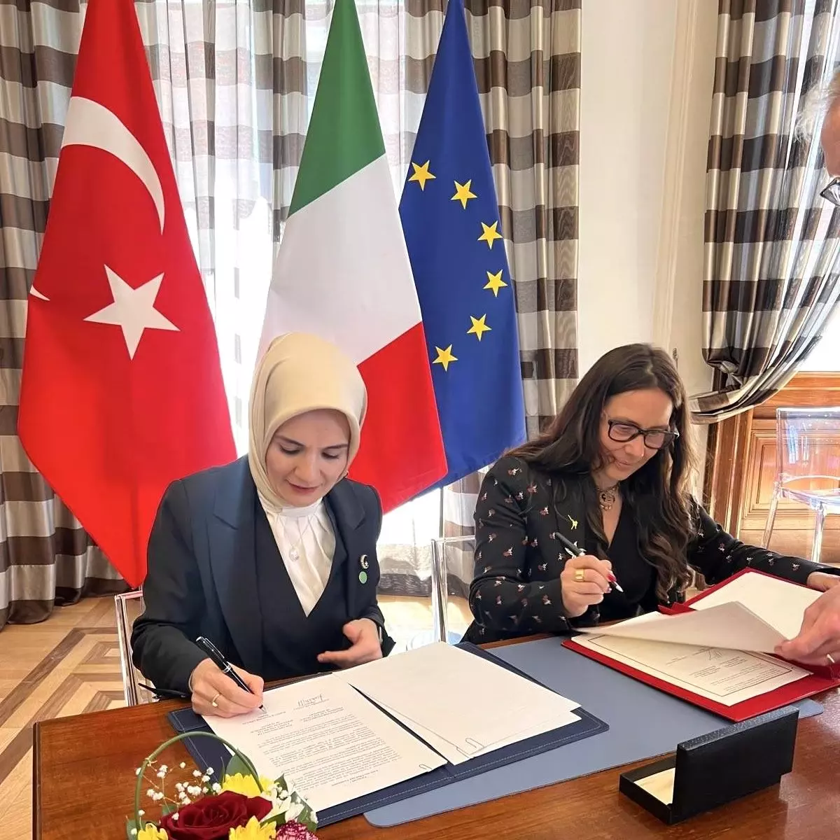 Bakan Göktaş, İtalya Engelliler Bakan Locatelli ile görüştü